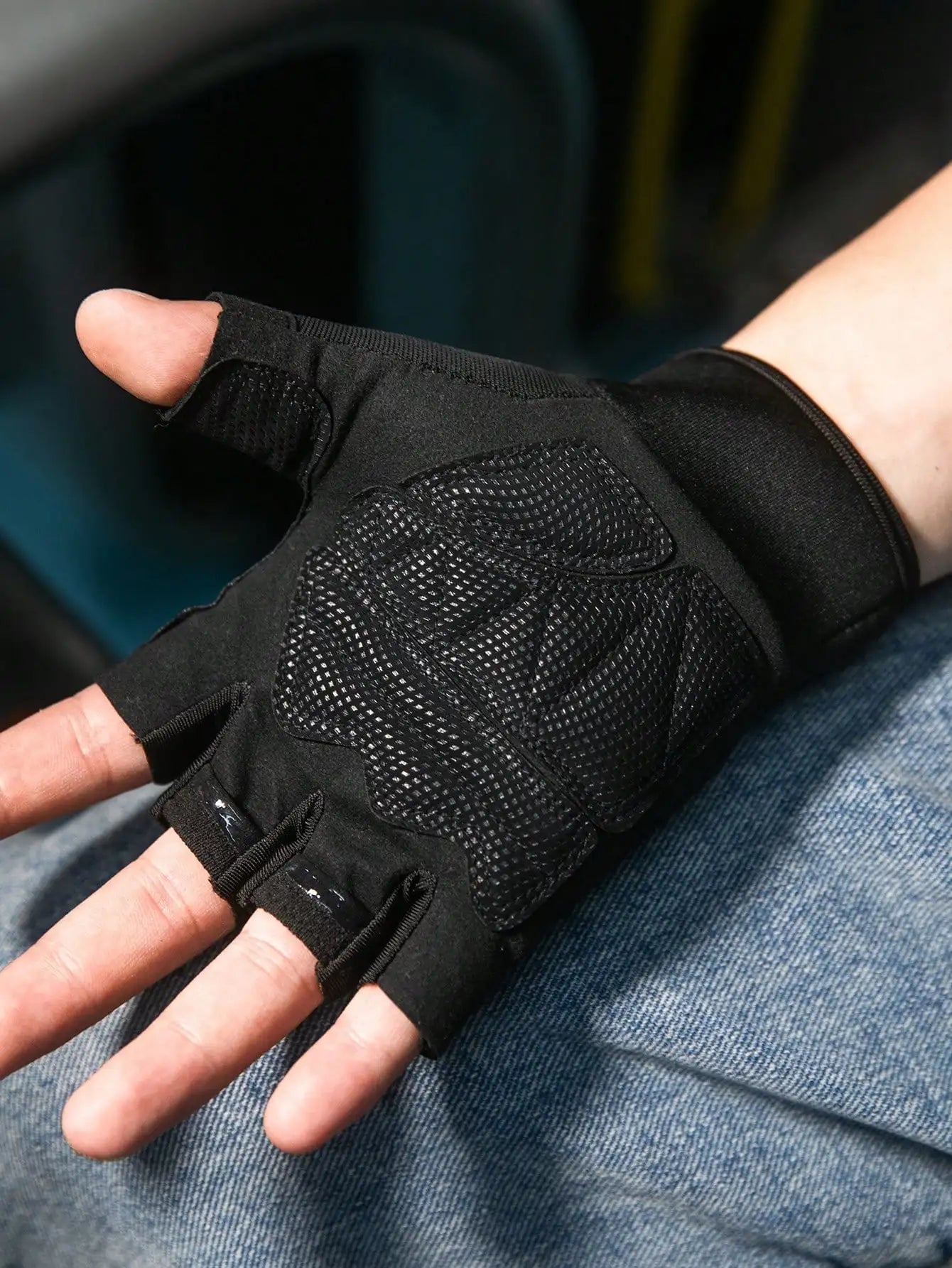 Fingerless Fitness Gloves Non Slip Breathable Shockproof For Gym Cycling